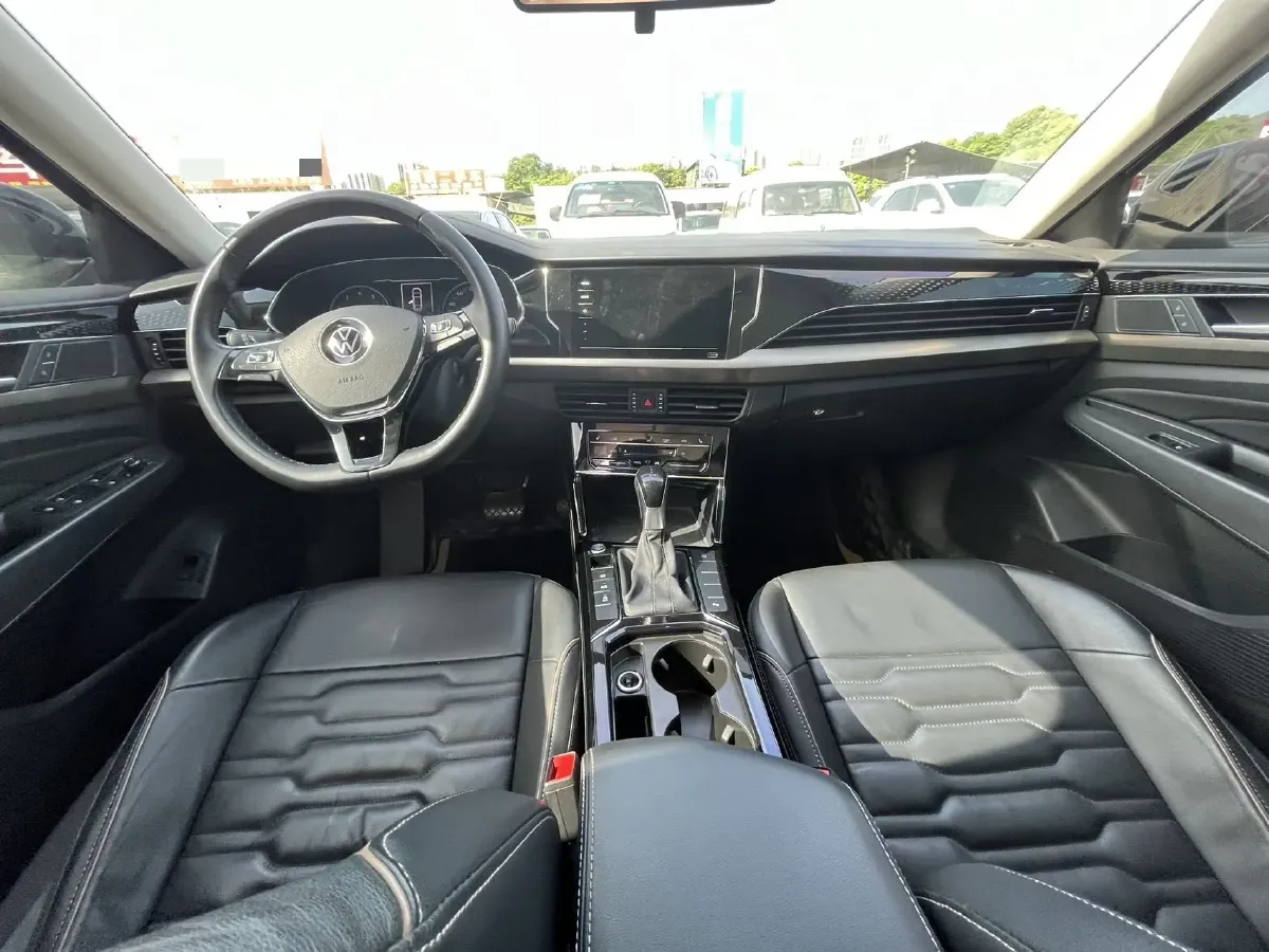 2021 Volkswagen Passat 2.0T 186HP L4 7DCT,autocango,china used car exporter,china ev exporter,chinese used car exporter,chinese used ev exporter