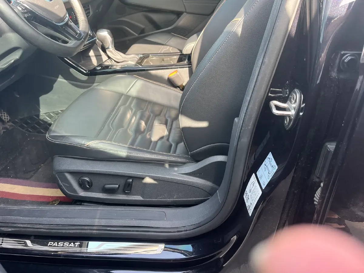 2021 Volkswagen Passat 2.0T 186HP L4 7DCT,autocango,china used car exporter,china ev exporter,chinese used car exporter,chinese used ev exporter