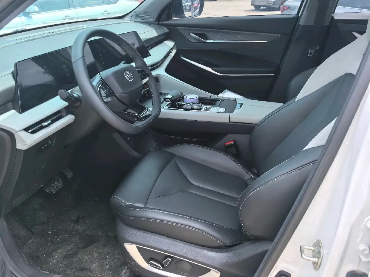 2023 ChangAn CS75 Plus 1.5T 188HP L4 8AT,autocango,china used car exporter,china ev exporter,chinese used car exporter,chinese used ev exporter