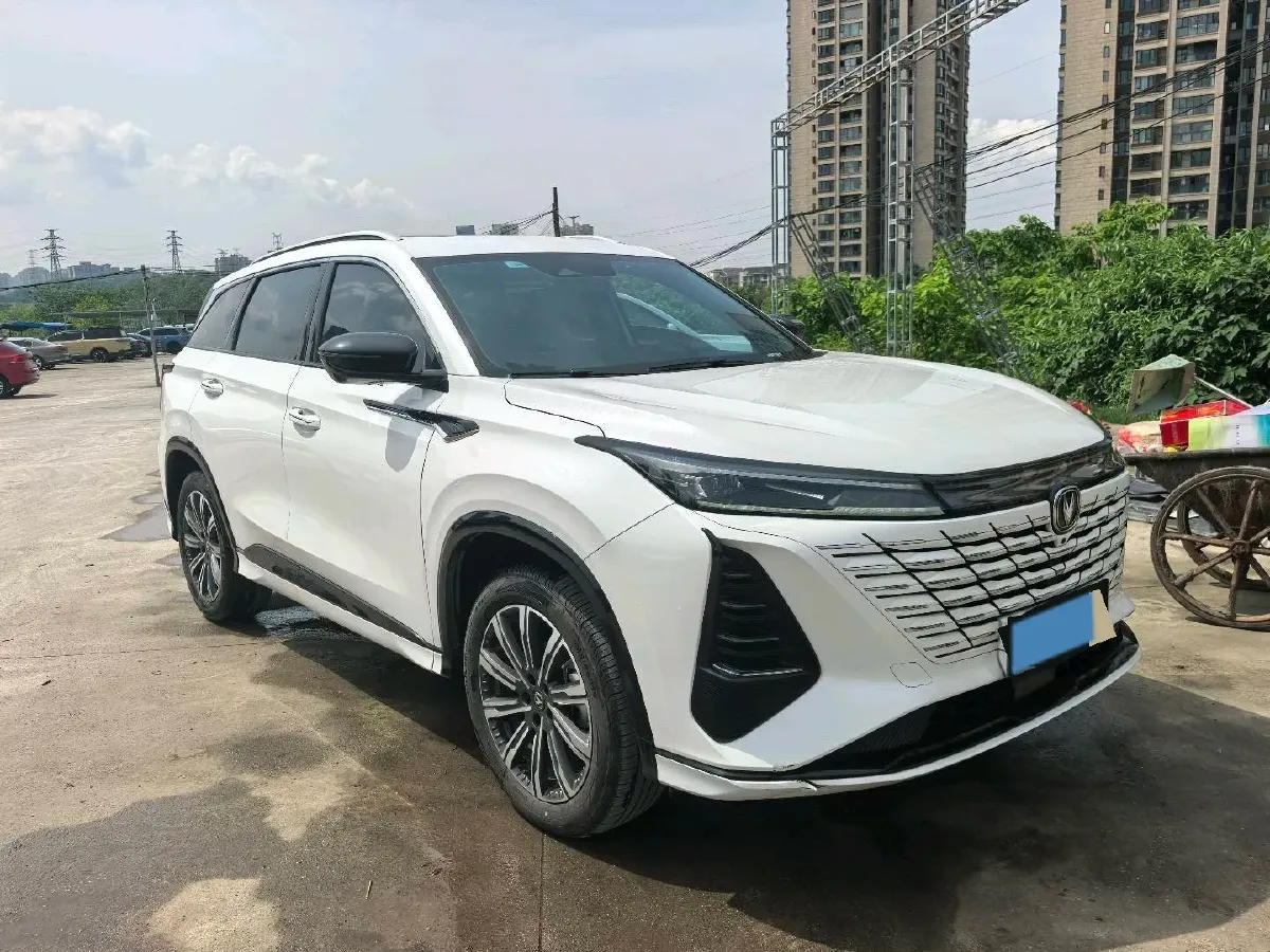 2023 ChangAn CS75 Plus 1.5T 188HP L4 8AT,autocango,china used car exporter,china ev exporter,chinese used car exporter,chinese used ev exporter