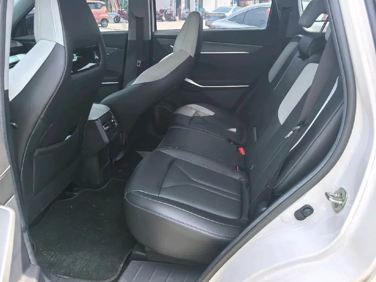 2023 ChangAn CS75 Plus 1.5T 188HP L4 8AT,autocango,china used car exporter,china ev exporter,chinese used car exporter,chinese used ev exporter