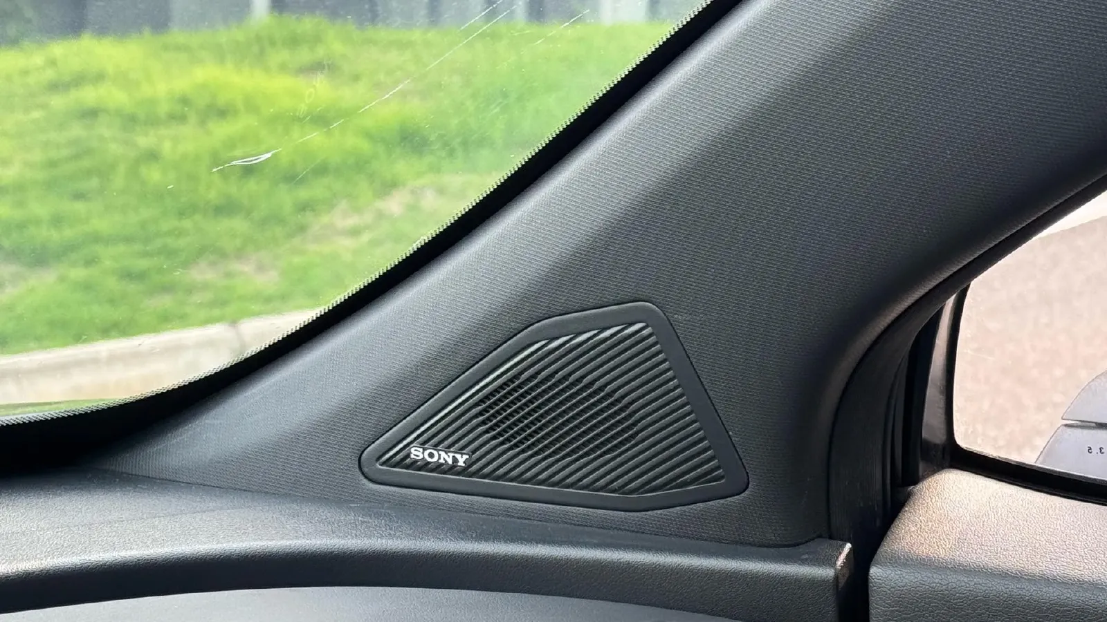 2022 ChangAn UNI-T 1.5T 188HP L4 7DCT,autocango,china used car exporter,china ev exporter,chinese used car exporter,chinese used ev exporter