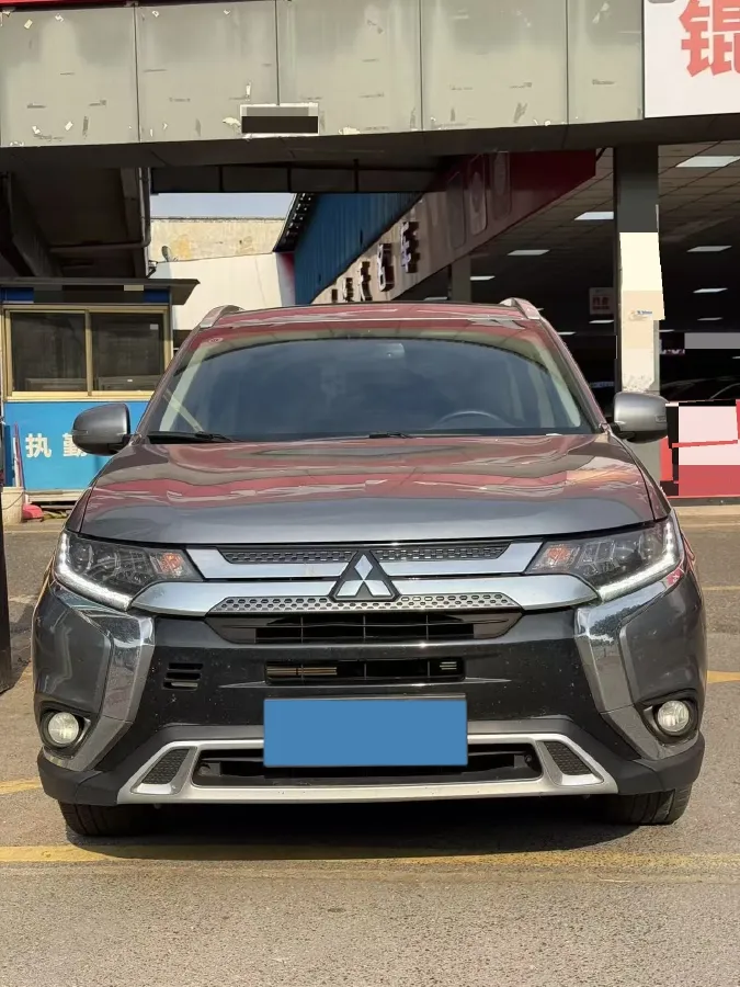 2020 Mitsubishi Outlander 2.4L 192HP L4 CVT,autocango,china used car exporter,china ev exporter,chinese used car exporter,chinese used ev exporter