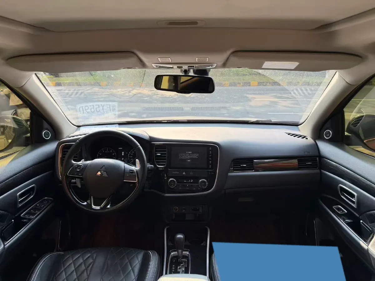 2020 Mitsubishi Outlander 2.4L 192HP L4 CVT,autocango,china used car exporter,china ev exporter,chinese used car exporter,chinese used ev exporter