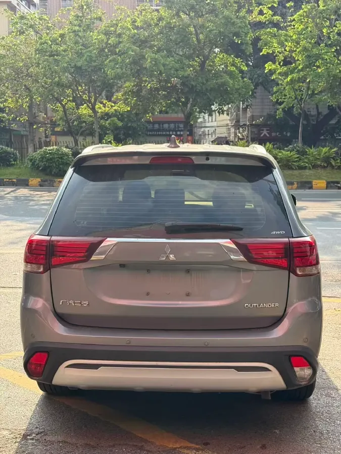 2020 Mitsubishi Outlander 2.4L 192HP L4 CVT,autocango,china used car exporter,china ev exporter,chinese used car exporter,chinese used ev exporter