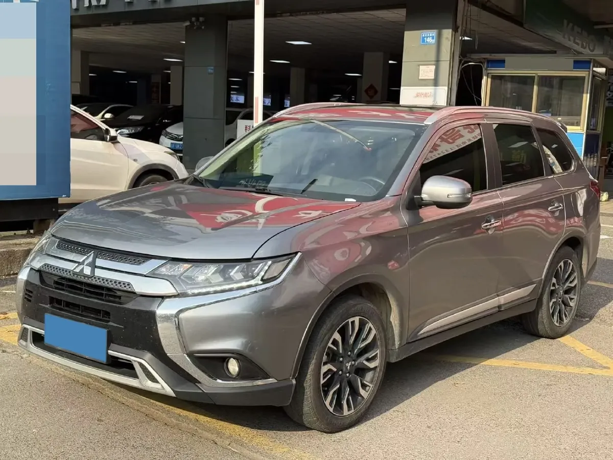 2020 Mitsubishi Outlander 2.4L 192HP L4 CVT,autocango,china used car exporter,china ev exporter,chinese used car exporter,chinese used ev exporter