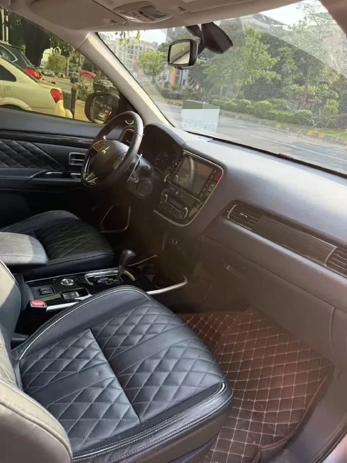 2020 Mitsubishi Outlander 2.4L 192HP L4 CVT,autocango,china used car exporter,china ev exporter,chinese used car exporter,chinese used ev exporter