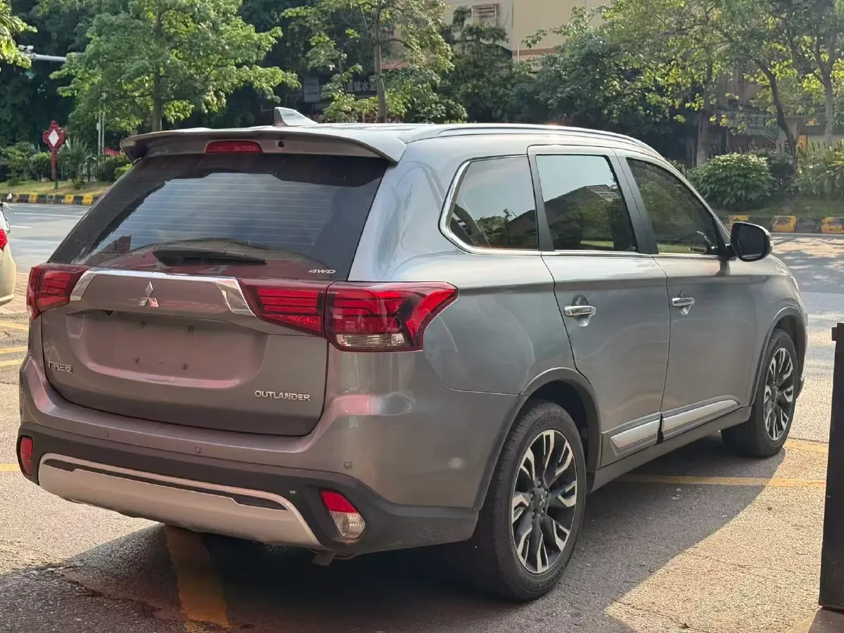 2020 Mitsubishi Outlander 2.4L 192HP L4 CVT,autocango,china used car exporter,china ev exporter,chinese used car exporter,chinese used ev exporter