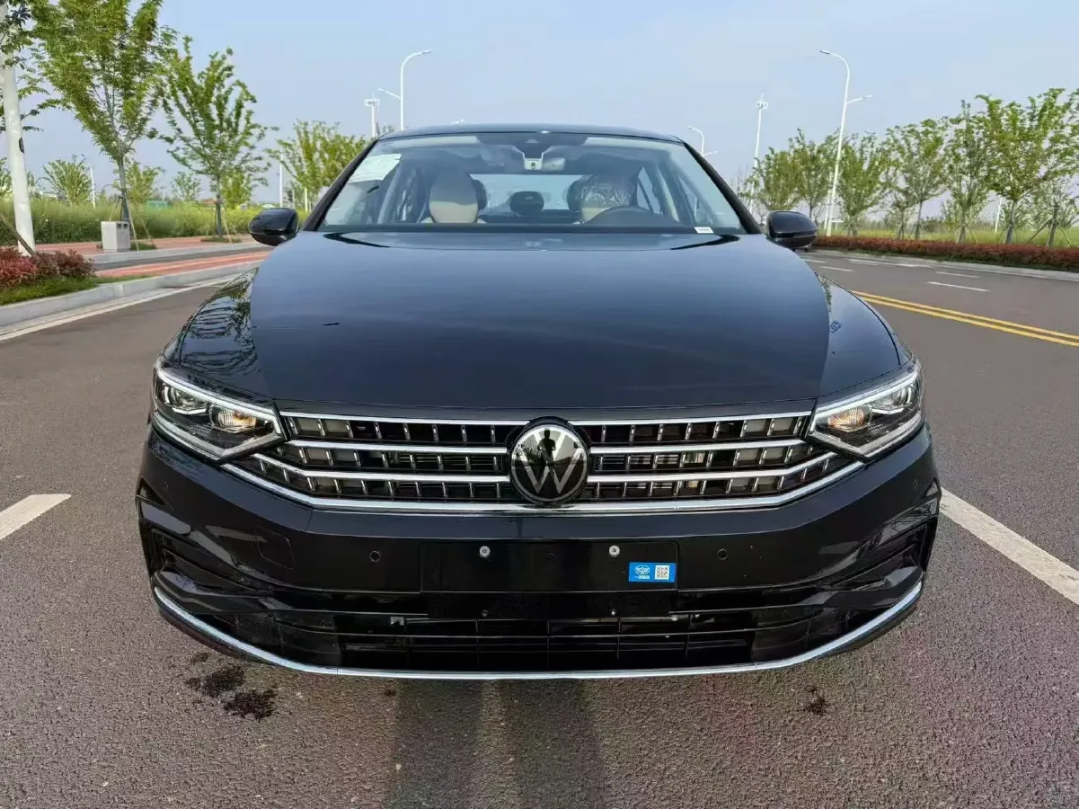 2026 Volkswagen Magotan 2.0T 220HP L4 7DCT,autocango,china used car exporter,china ev exporter,chinese used car exporter,chinese used ev exporter