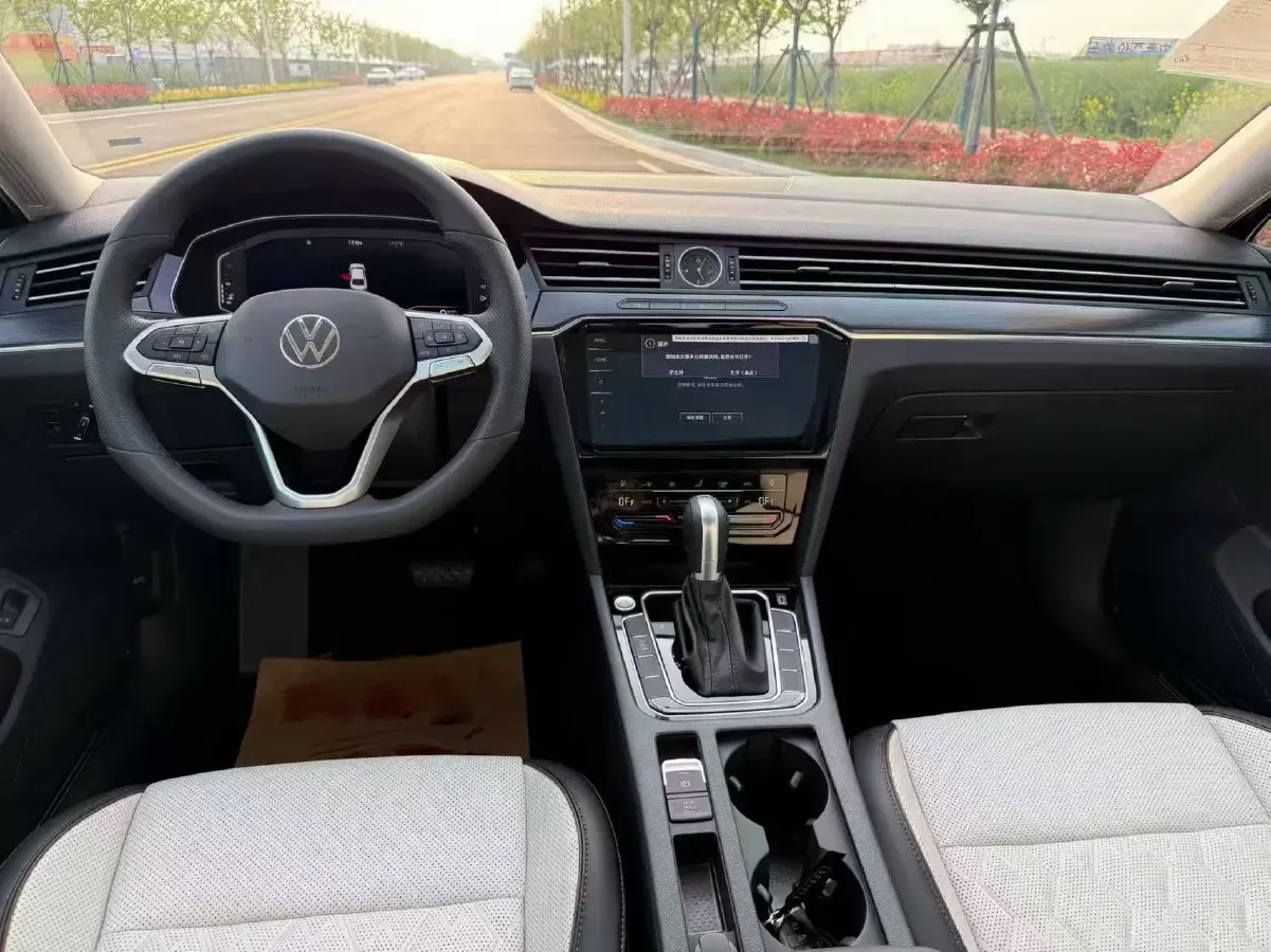 2026 Volkswagen Magotan 2.0T 220HP L4 7DCT,autocango,china used car exporter,china ev exporter,chinese used car exporter,chinese used ev exporter