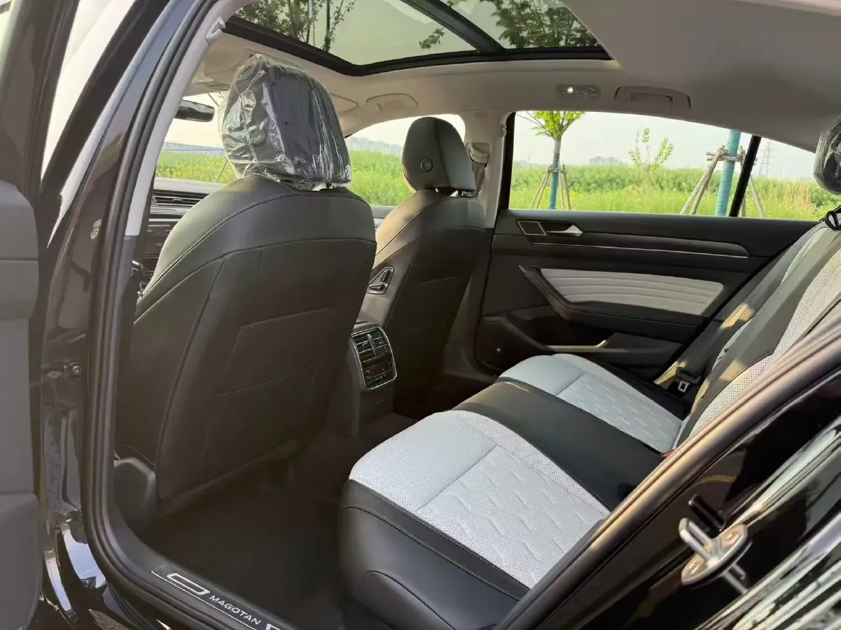 2026 Volkswagen Magotan 2.0T 220HP L4 7DCT,autocango,china used car exporter,china ev exporter,chinese used car exporter,chinese used ev exporter