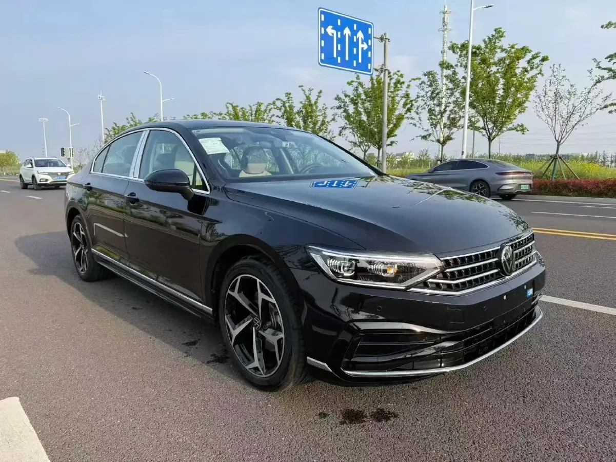 2026 Volkswagen Magotan 2.0T 220HP L4 7DCT,autocango,china used car exporter,china ev exporter,chinese used car exporter,chinese used ev exporter