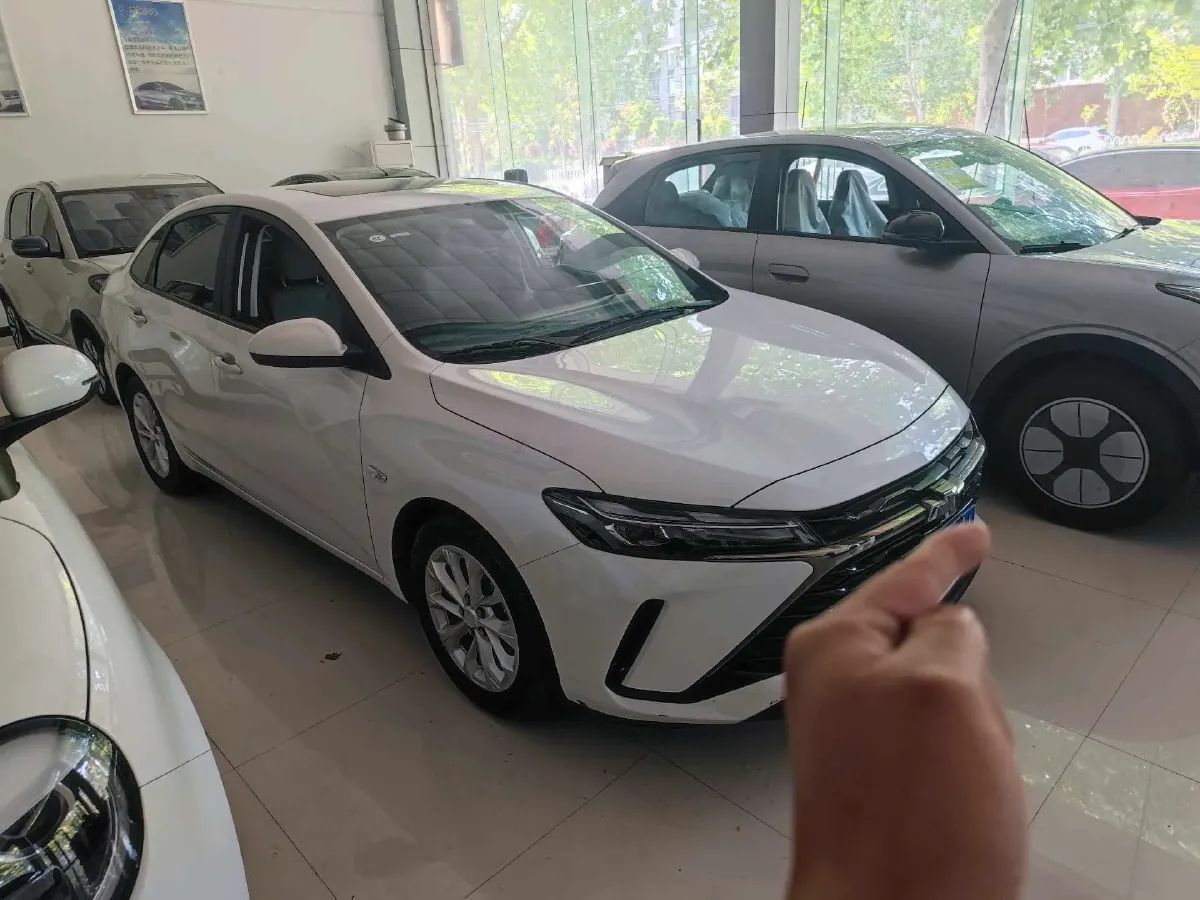 2023 Chevrolet Monza 1.5L 113HP L4 6DCT,autocango,china used car exporter,china ev exporter,chinese used car exporter,chinese used ev exporter