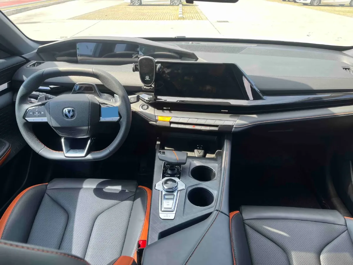 2023 ChangAn UNI-V 1.5T 188HP L4 7DCT,autocango,china used car exporter,china ev exporter,chinese used car exporter,chinese used ev exporter