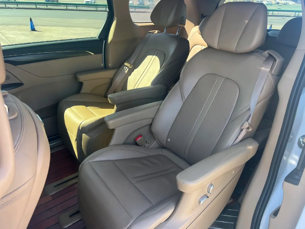 2020 Buick GL8 2.0T 237HP L4 9AT,autocango,china used car exporter,china ev exporter,chinese used car exporter,chinese used ev exporter