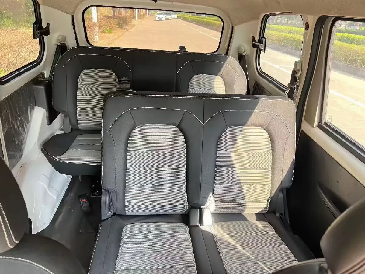 2021 WuLing HongGuang 1.5L 99HP L4 6MT,autocango,china used car exporter,china ev exporter,chinese used car exporter,chinese used ev exporter