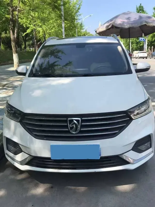 2018 BaoJun 530 1.5T 150HP L4 6MT,autocango,china used car exporter,china ev exporter,chinese used car exporter,chinese used ev exporter