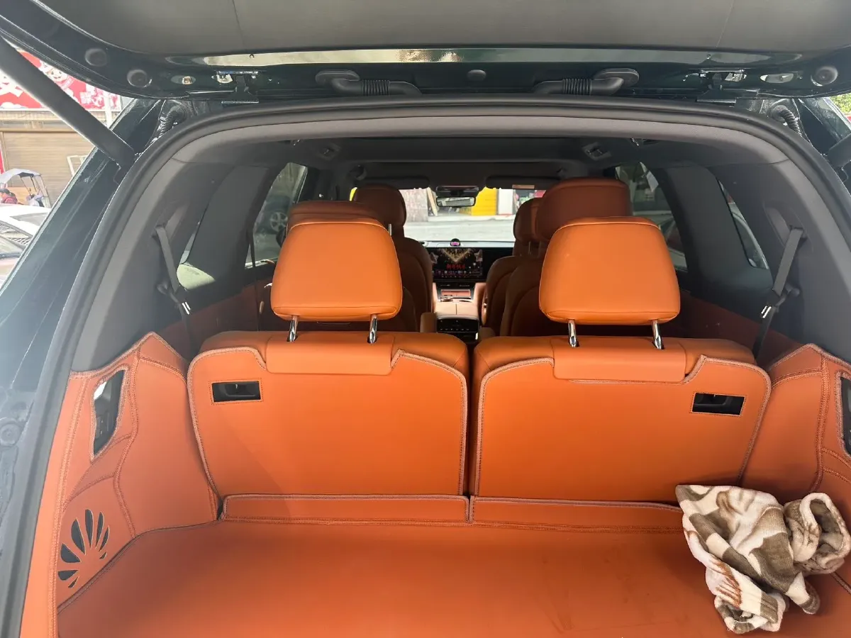 2025 AITO AITO M8 REEV 160HP REEV 53.4KWH,autocango,china used car exporter,china ev exporter,chinese used car exporter,chinese used ev exporter