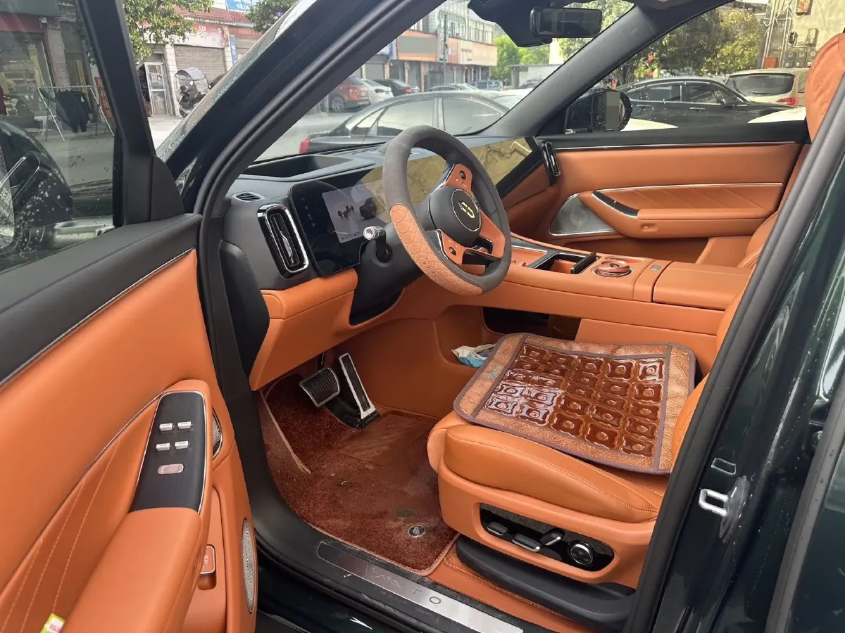 2025 AITO AITO M8 REEV 160HP REEV 53.4KWH,autocango,china used car exporter,china ev exporter,chinese used car exporter,chinese used ev exporter