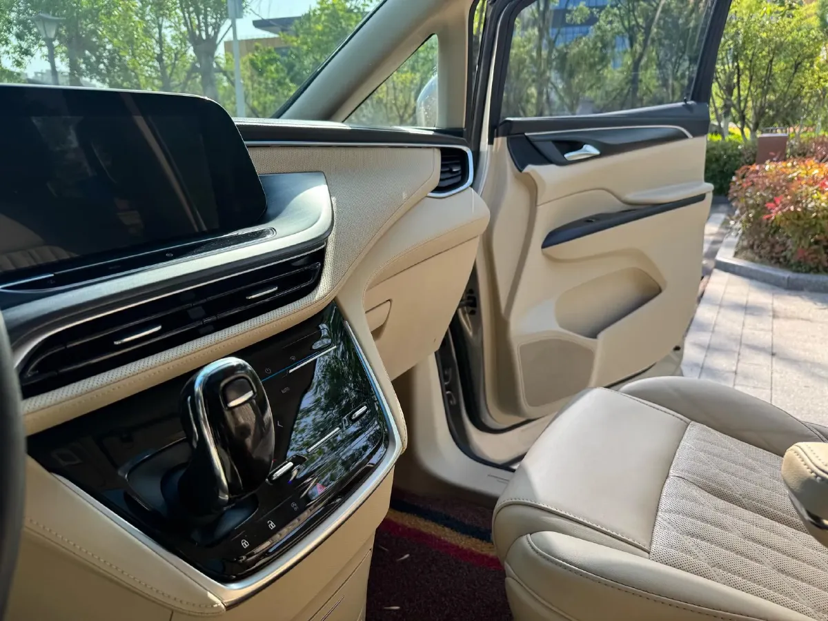 2022 Buick GL8 2.0T 237HP L4 9AT,autocango,china used car exporter,china ev exporter,chinese used car exporter,chinese used ev exporter