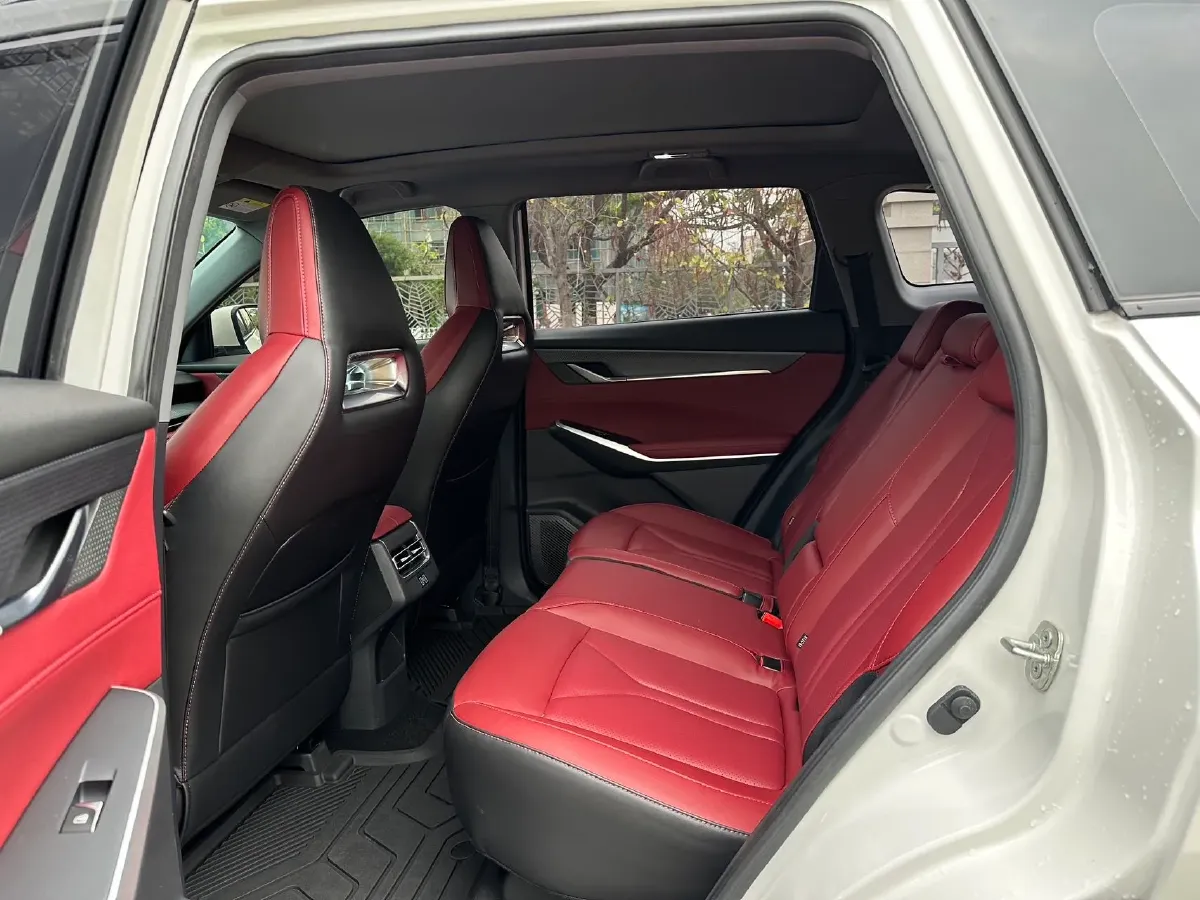 2022 ChangAn CS75 Plus 2.0T 233HP L4 8AT,autocango,china used car exporter,china ev exporter,chinese used car exporter,chinese used ev exporter