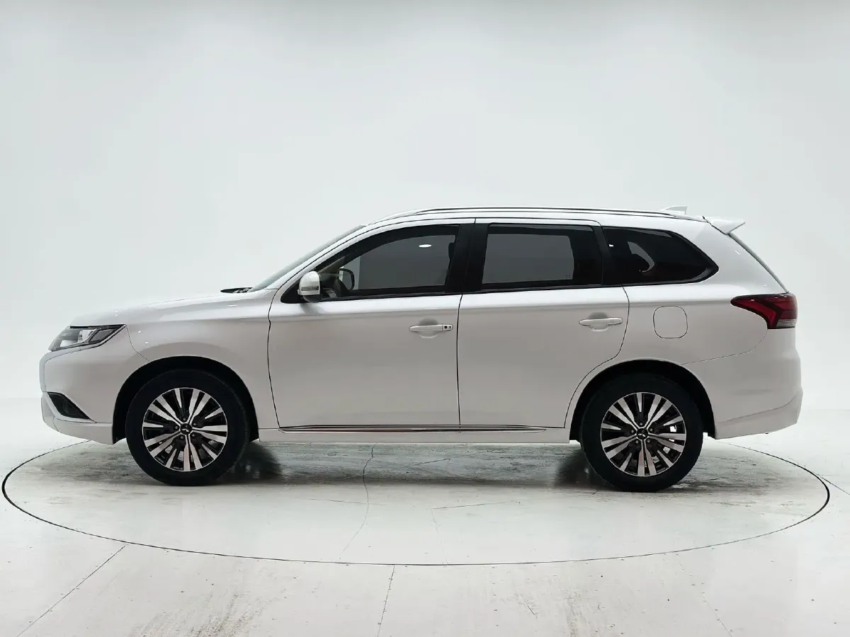 2021 Mitsubishi Outlander 2.0L 166HP L4 CVT,autocango,china used car exporter,china ev exporter,chinese used car exporter,chinese used ev exporter