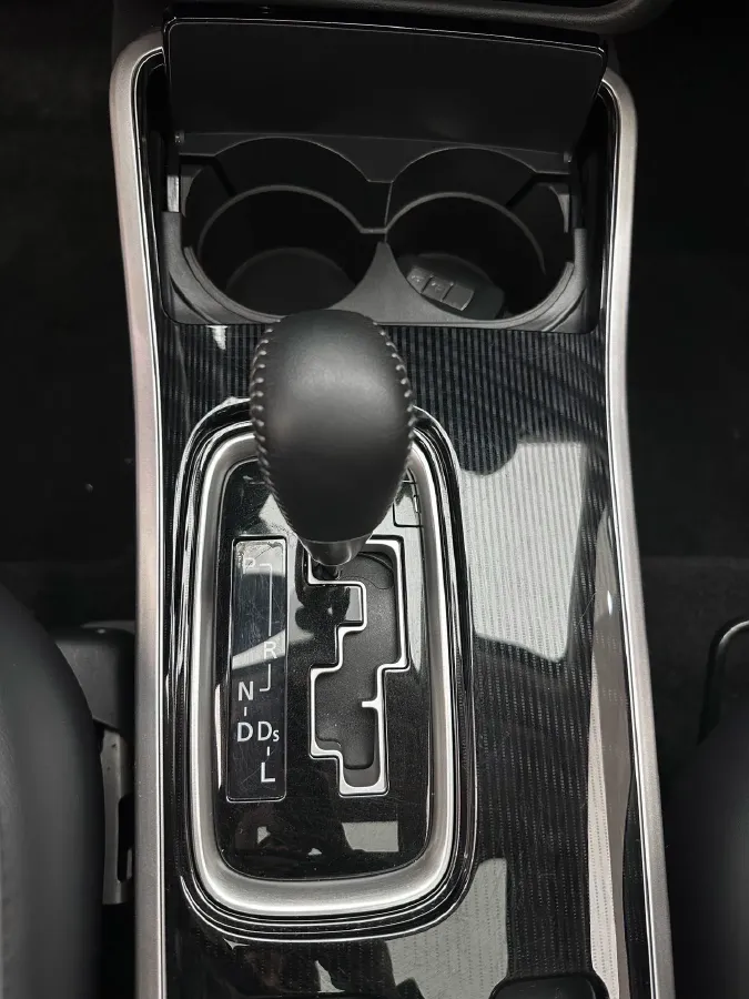 2021 Mitsubishi Outlander 2.0L 166HP L4 CVT,autocango,china used car exporter,china ev exporter,chinese used car exporter,chinese used ev exporter