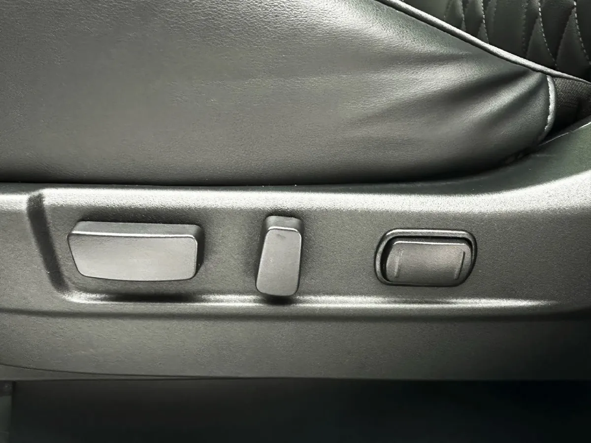 2021 Mitsubishi Outlander 2.0L 166HP L4 CVT,autocango,china used car exporter,china ev exporter,chinese used car exporter,chinese used ev exporter