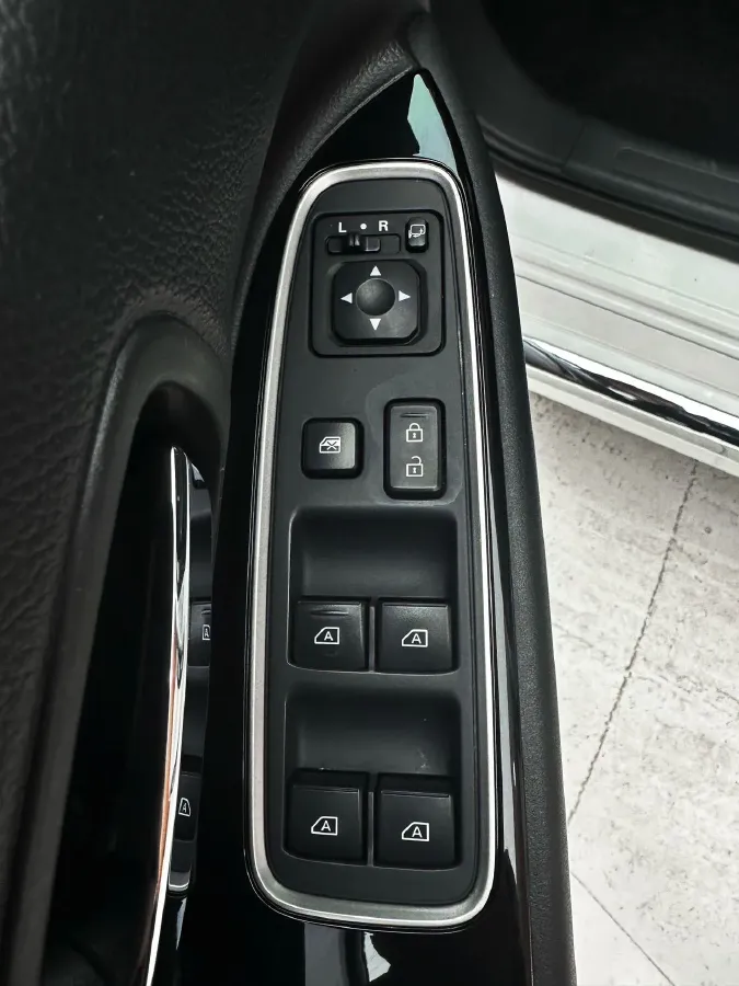 2021 Mitsubishi Outlander 2.0L 166HP L4 CVT,autocango,china used car exporter,china ev exporter,chinese used car exporter,chinese used ev exporter