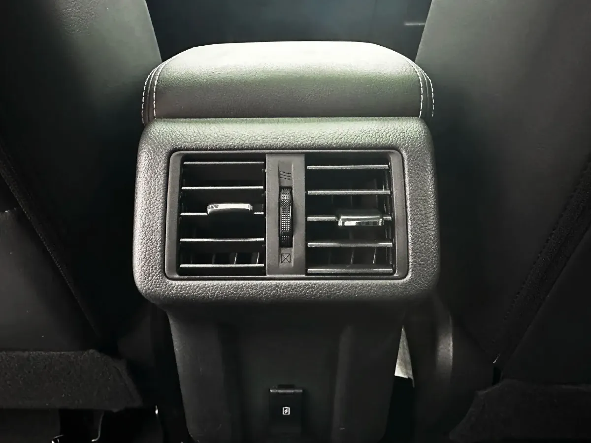 2021 Mitsubishi Outlander 2.0L 166HP L4 CVT,autocango,china used car exporter,china ev exporter,chinese used car exporter,chinese used ev exporter