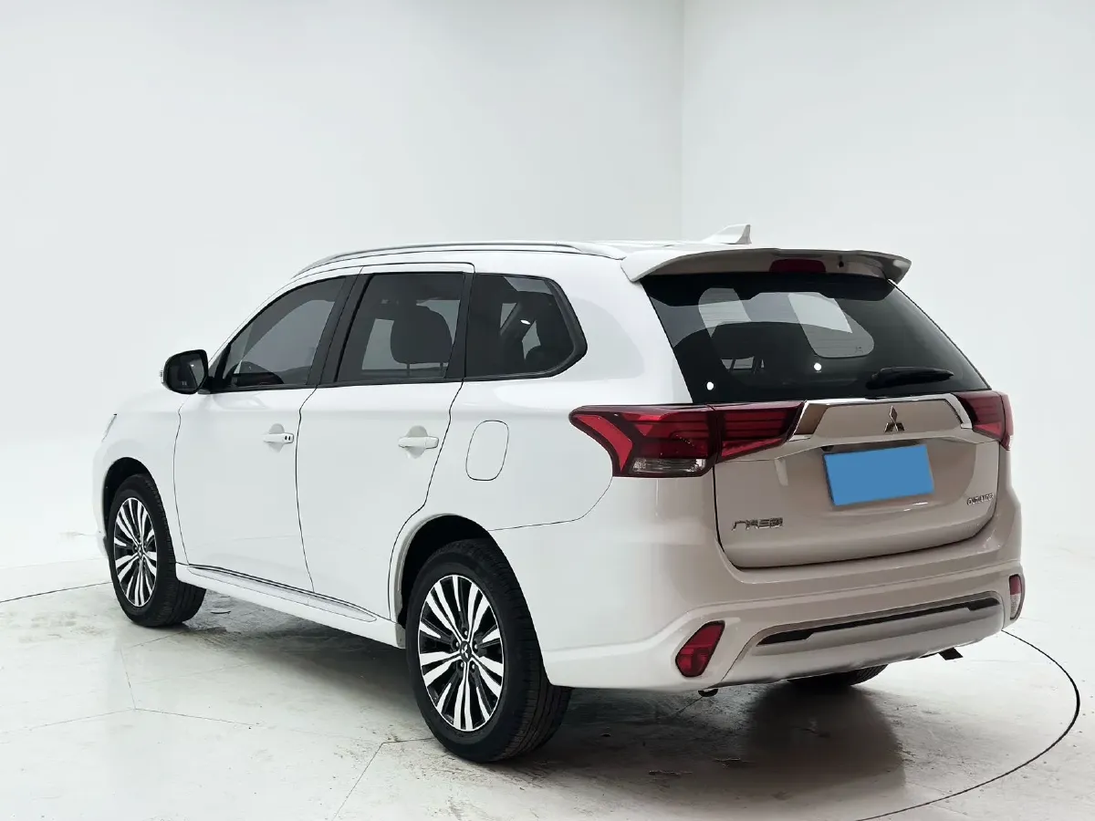 2021 Mitsubishi Outlander 2.0L 166HP L4 CVT,autocango,china used car exporter,china ev exporter,chinese used car exporter,chinese used ev exporter
