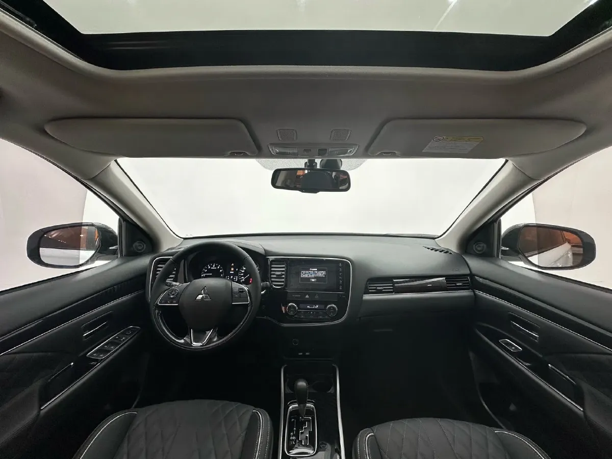 2021 Mitsubishi Outlander 2.0L 166HP L4 CVT,autocango,china used car exporter,china ev exporter,chinese used car exporter,chinese used ev exporter