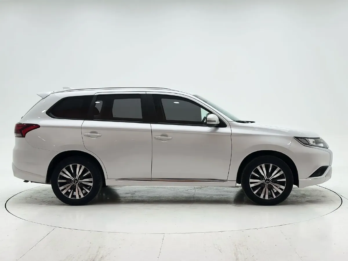 2021 Mitsubishi Outlander 2.0L 166HP L4 CVT,autocango,china used car exporter,china ev exporter,chinese used car exporter,chinese used ev exporter