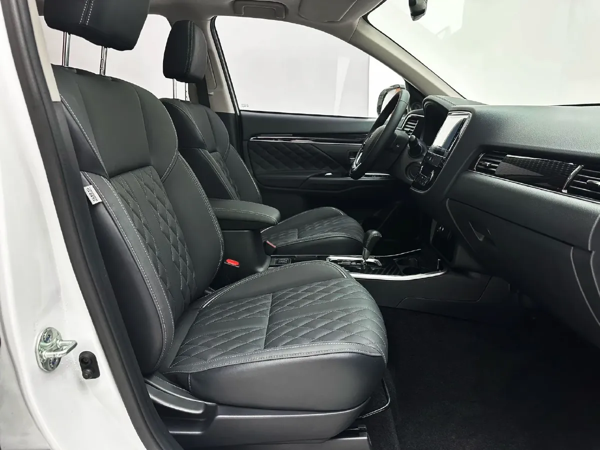 2021 Mitsubishi Outlander 2.0L 166HP L4 CVT,autocango,china used car exporter,china ev exporter,chinese used car exporter,chinese used ev exporter