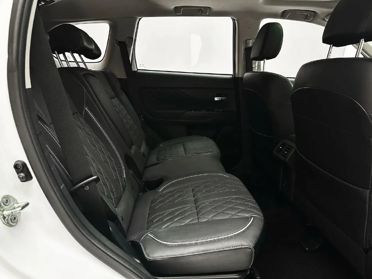 2021 Mitsubishi Outlander 2.0L 166HP L4 CVT,autocango,china used car exporter,china ev exporter,chinese used car exporter,chinese used ev exporter