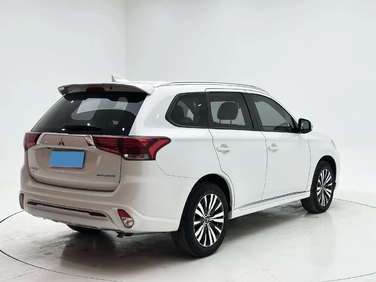 2021 Mitsubishi Outlander 2.0L 166HP L4 CVT,autocango,china used car exporter,china ev exporter,chinese used car exporter,chinese used ev exporter
