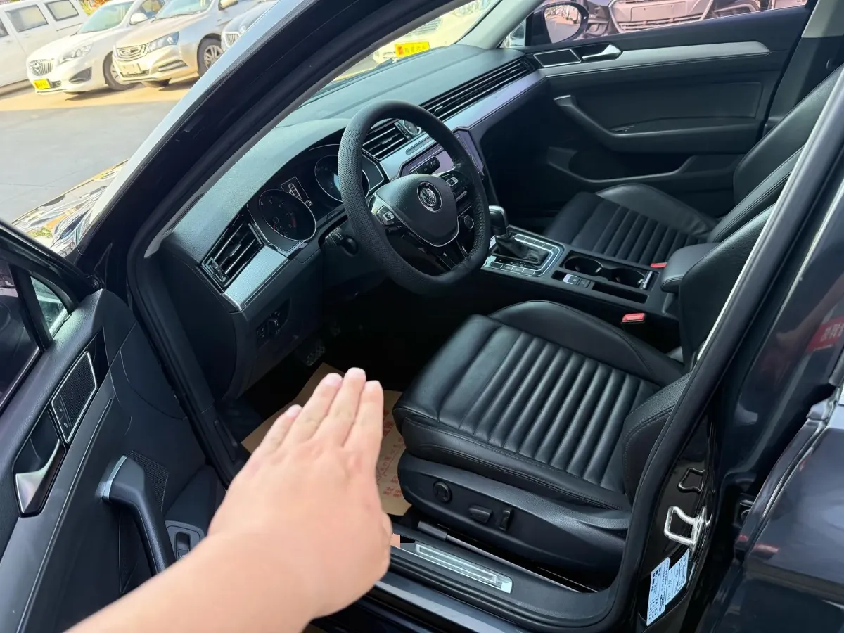 2018 Volkswagen Magotan 1.8T 180HP L4 7DCT,autocango,china used car exporter,china ev exporter,chinese used car exporter,chinese used ev exporter