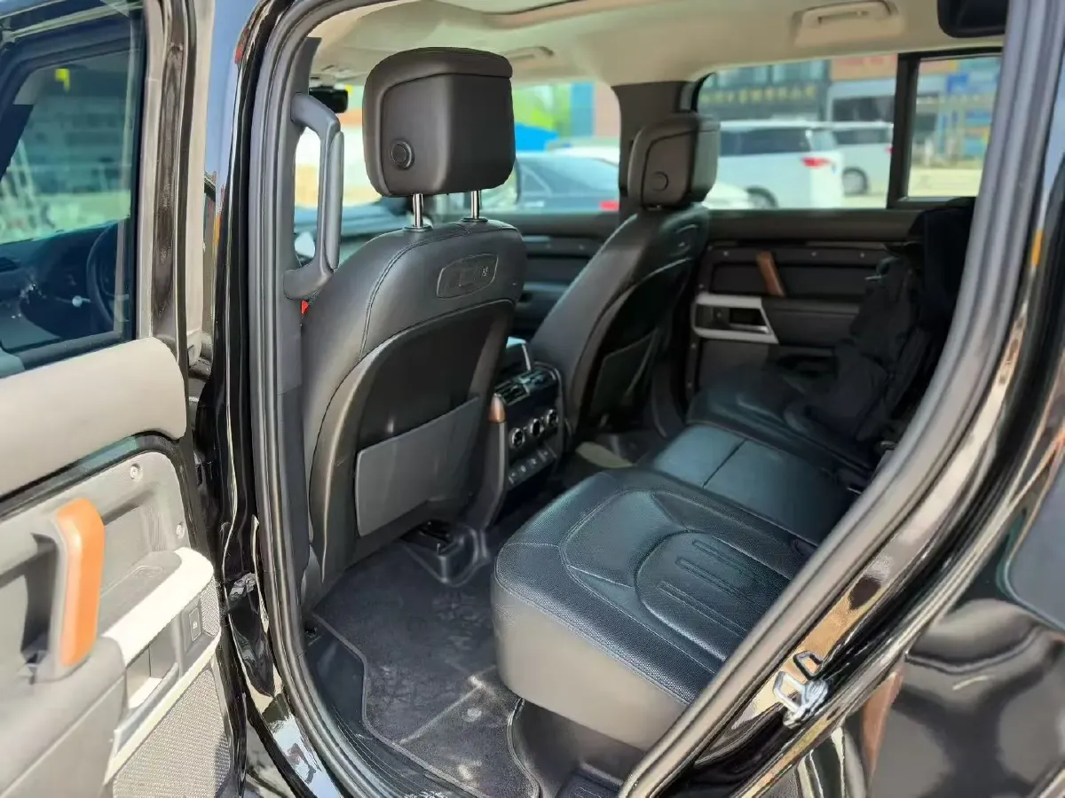2022 Land Rover Defender 3.0T 400HP L6 8AT,autocango,china used car exporter,china ev exporter,chinese used car exporter,chinese used ev exporter