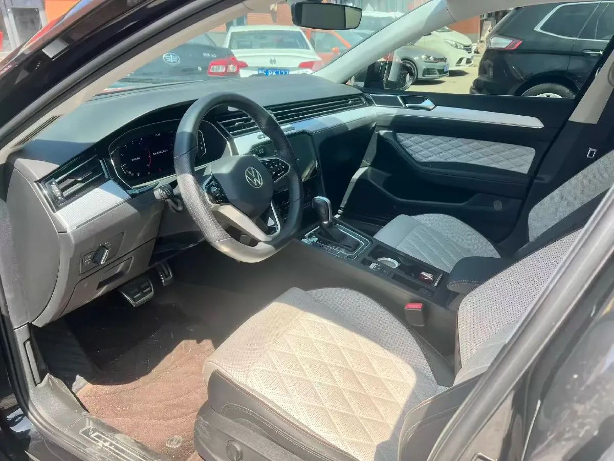 2025 Volkswagen Magotan 2.0T 186HP L4 7DCT,autocango,china used car exporter,china ev exporter,chinese used car exporter,chinese used ev exporter