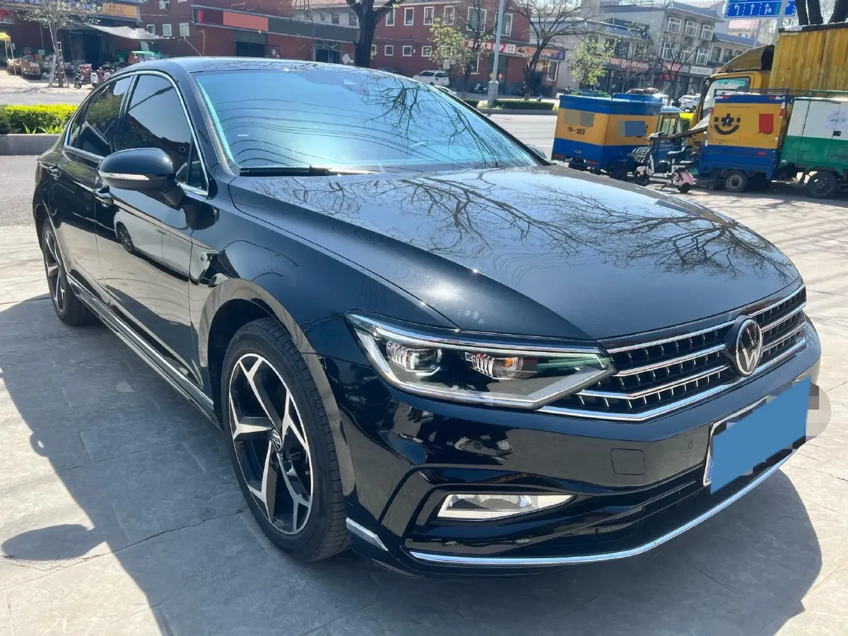2025 Volkswagen Magotan 2.0T 186HP L4 7DCT,autocango,china used car exporter,china ev exporter,chinese used car exporter,chinese used ev exporter