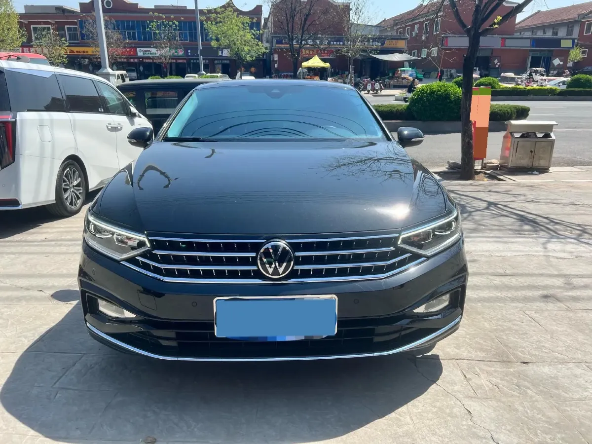 2025 Volkswagen Magotan 2.0T 186HP L4 7DCT,autocango,china used car exporter,china ev exporter,chinese used car exporter,chinese used ev exporter