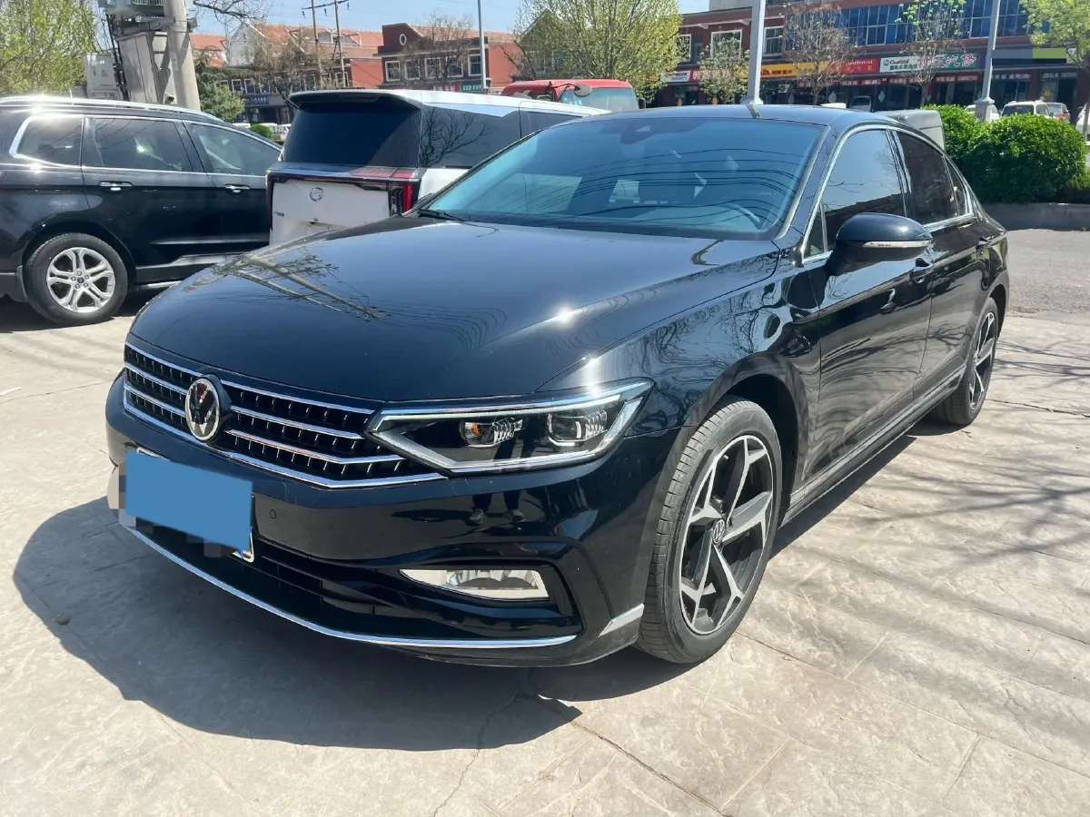 2025 Volkswagen Magotan 2.0T 186HP L4 7DCT,autocango,china used car exporter,china ev exporter,chinese used car exporter,chinese used ev exporter