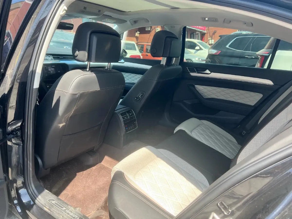 2025 Volkswagen Magotan 2.0T 186HP L4 7DCT,autocango,china used car exporter,china ev exporter,chinese used car exporter,chinese used ev exporter