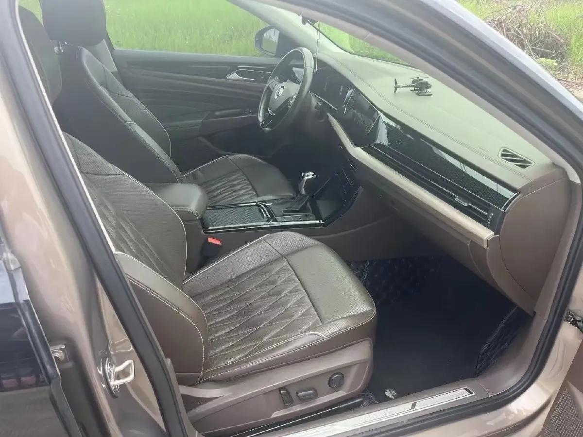 2020 Volkswagen Passat 2.0T 186HP L4 7DCT,autocango,china used car exporter,china ev exporter,chinese used car exporter,chinese used ev exporter