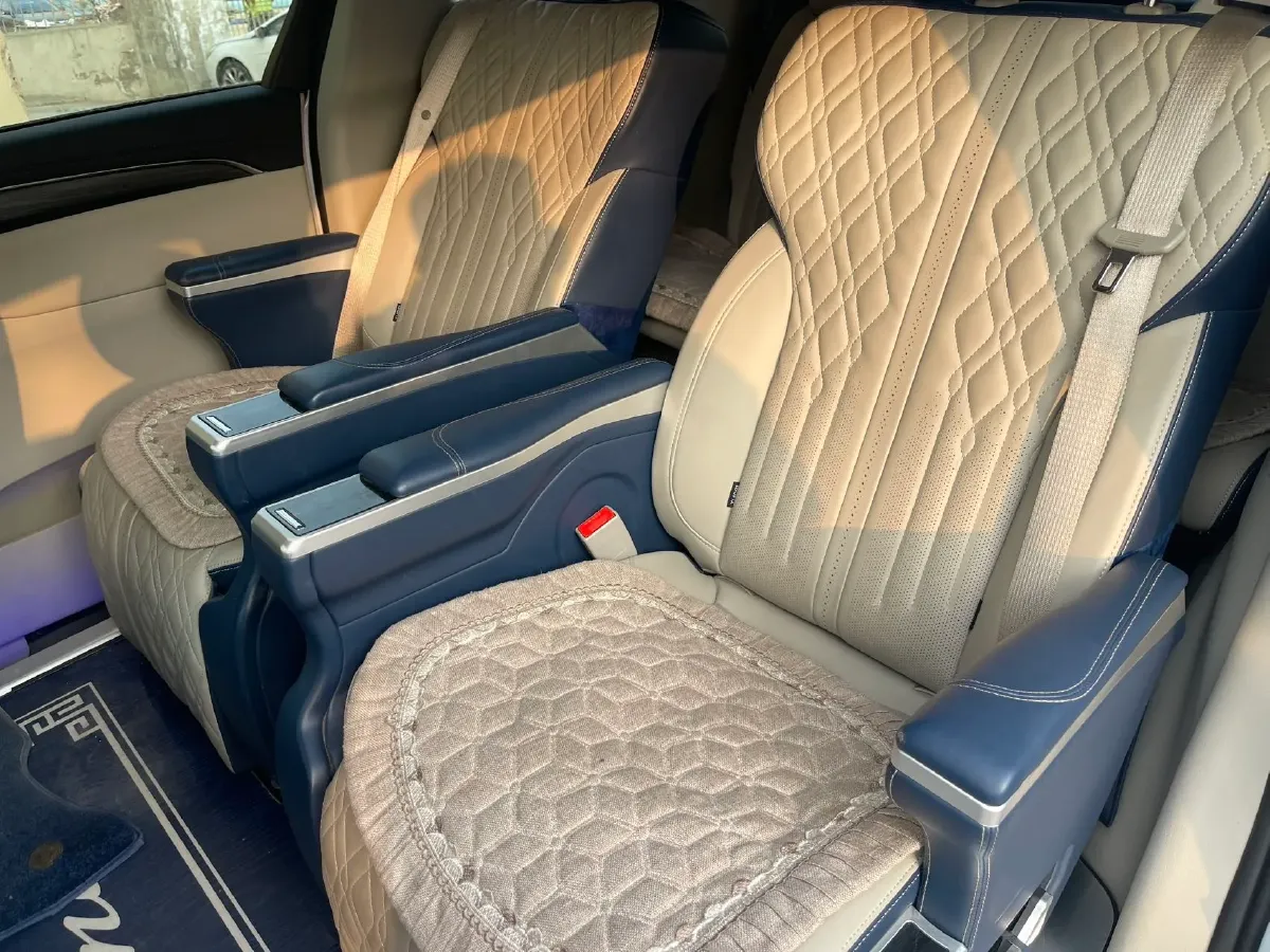 2022 Buick GL8 2.0T 237HP L4 9AT,autocango,china used car exporter,china ev exporter,chinese used car exporter,chinese used ev exporter