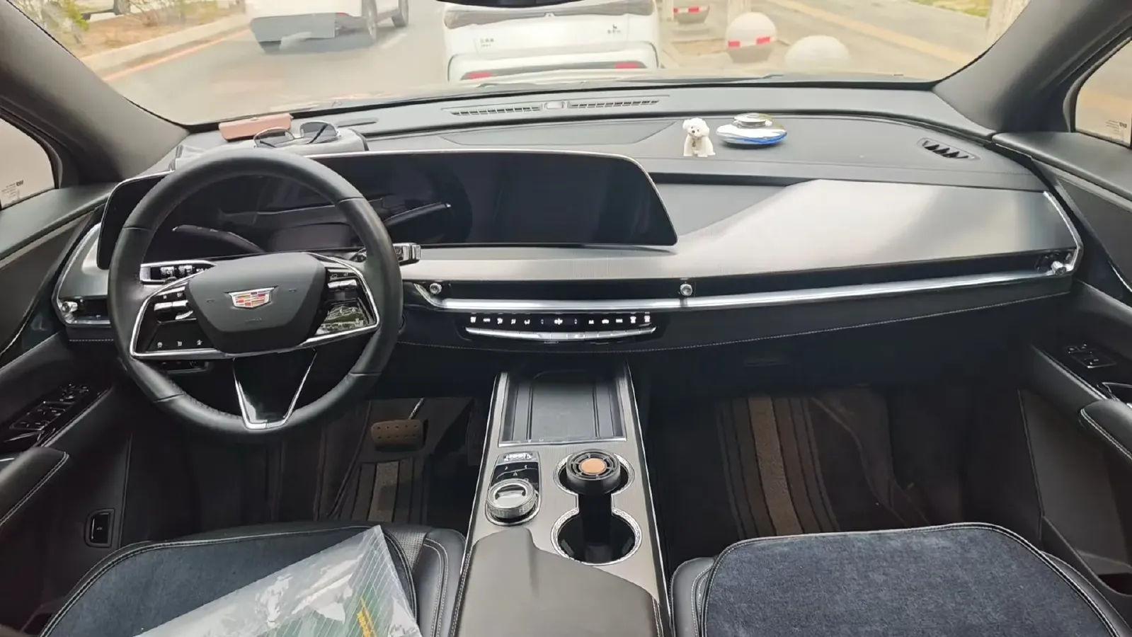 2025 Cadillac XT5 2.0T 237HP L4 9AT,autocango,china used car exporter,china ev exporter,chinese used car exporter,chinese used ev exporter