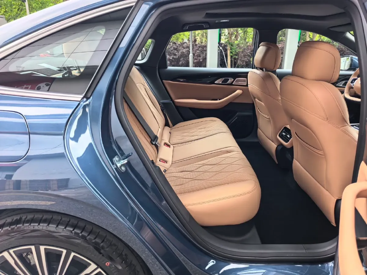 2025 Geely Galaxy A7 1.5L 112HP L4 1DHT PHEV,autocango,china used car exporter,china ev exporter,chinese used car exporter,chinese used ev exporter