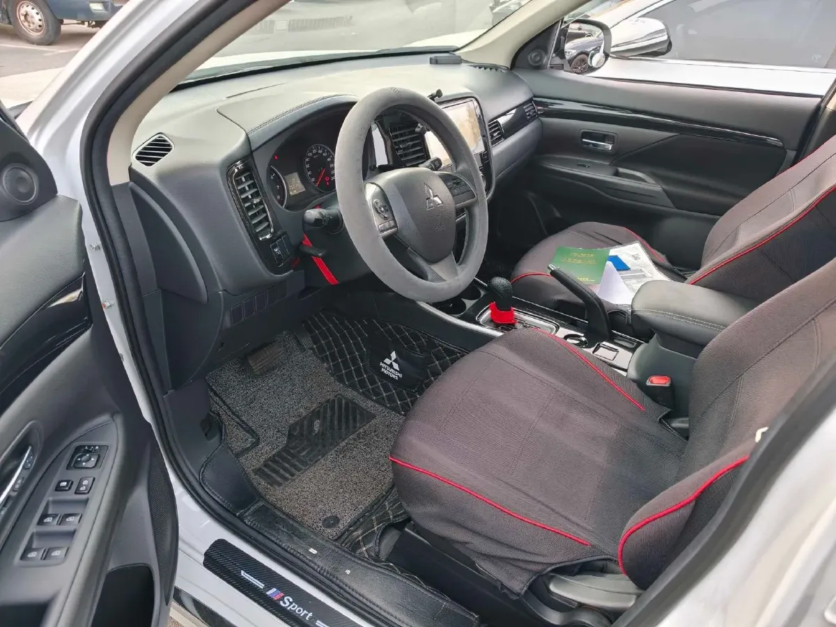2021 Mitsubishi Outlander 2.0L 166HP L4 CVT,autocango,china used car exporter,china ev exporter,chinese used car exporter,chinese used ev exporter