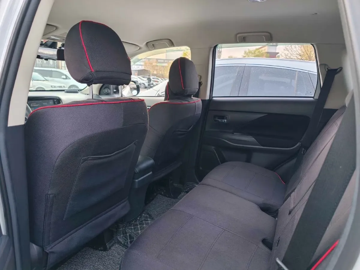 2021 Mitsubishi Outlander 2.0L 166HP L4 CVT,autocango,china used car exporter,china ev exporter,chinese used car exporter,chinese used ev exporter