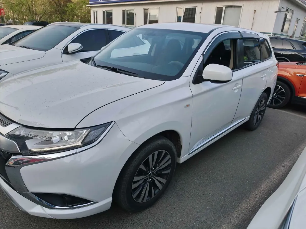 2021 Mitsubishi Outlander 2.0L 166HP L4 CVT,autocango,china used car exporter,china ev exporter,chinese used car exporter,chinese used ev exporter